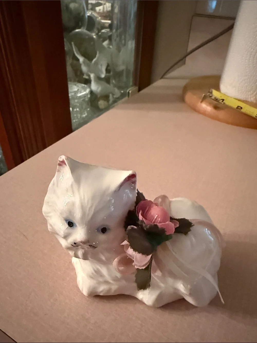 1990 Vintage Persian Cat with Pink Floral Accent